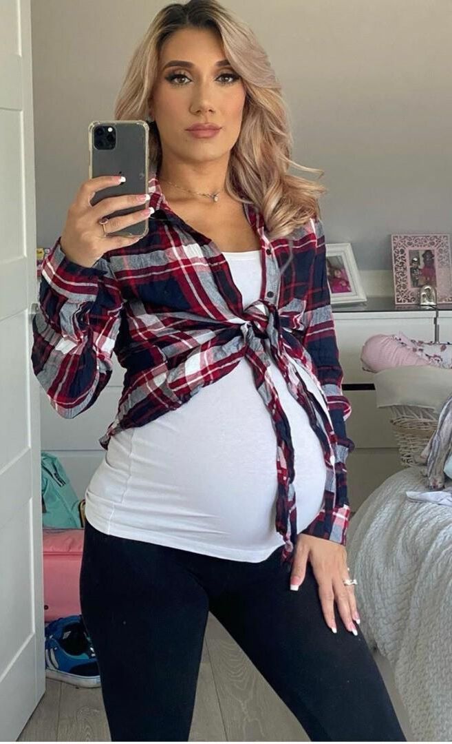 Pregnant Blonde Influencers 2