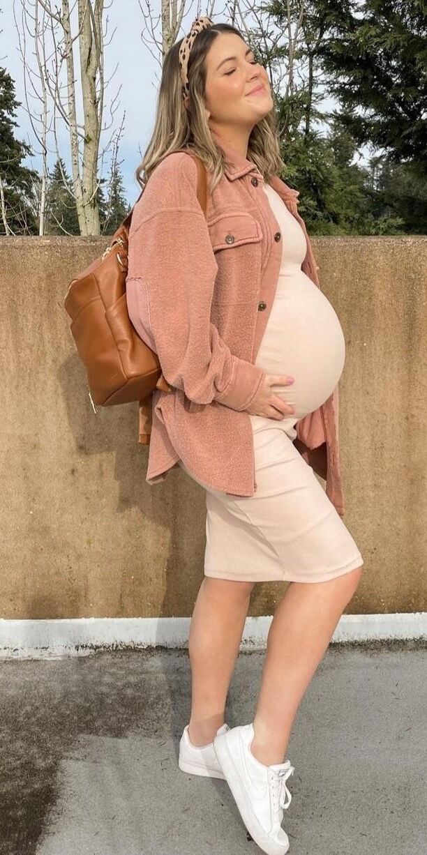 Pregnant Blonde Influencers 1