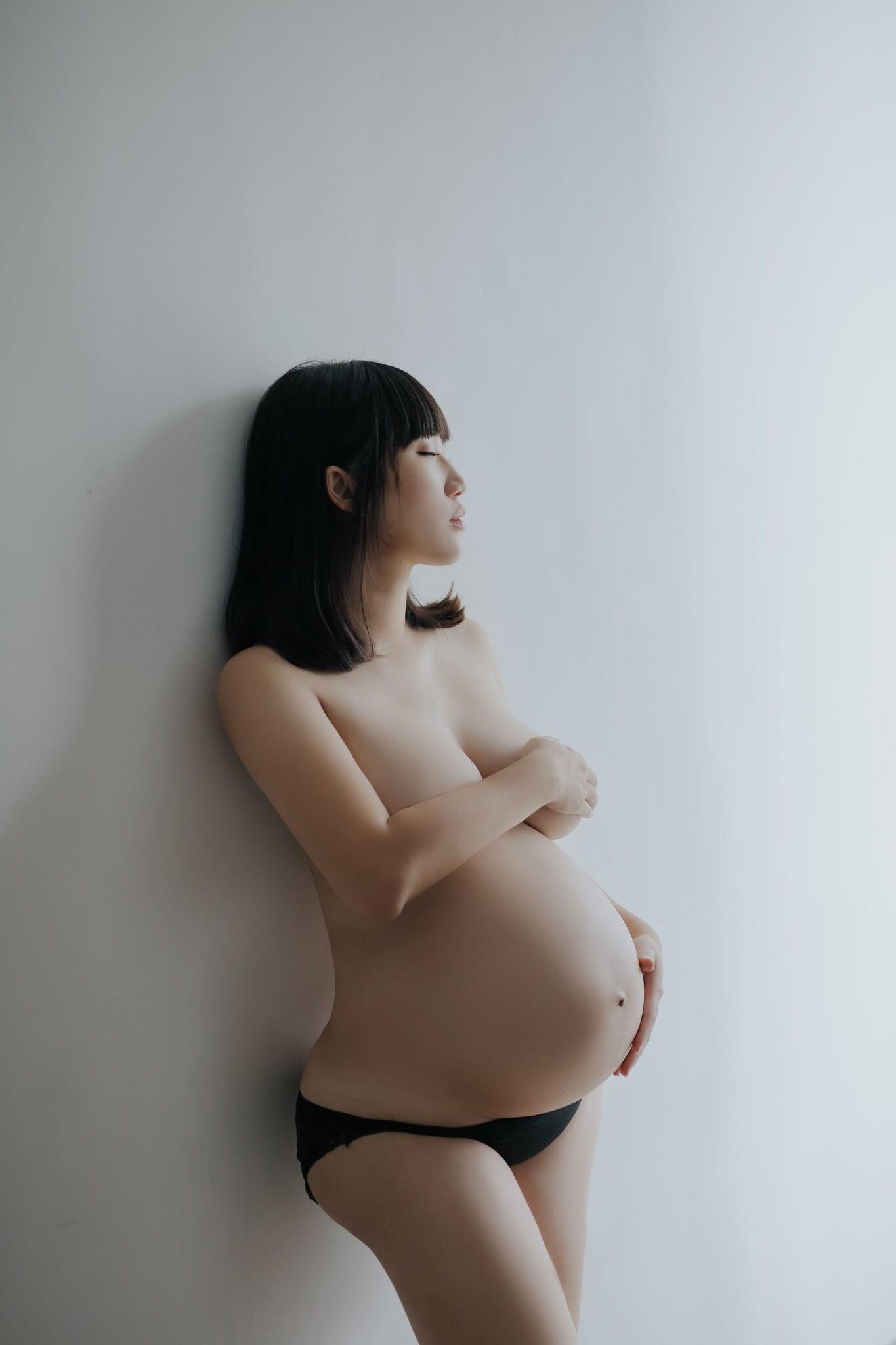 Pregnant Asian Women 3