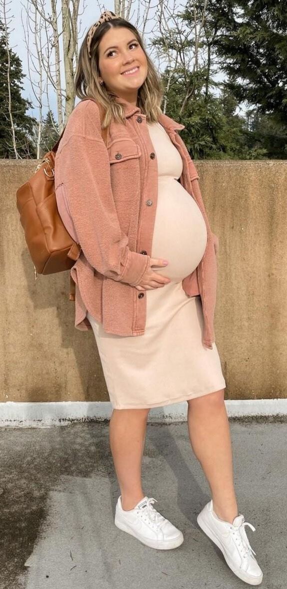 Pregnant Blonde Influencers 1