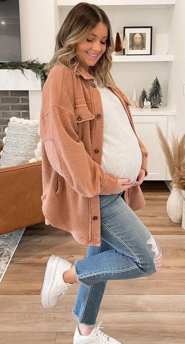 Pregnant Blonde Influencers 1