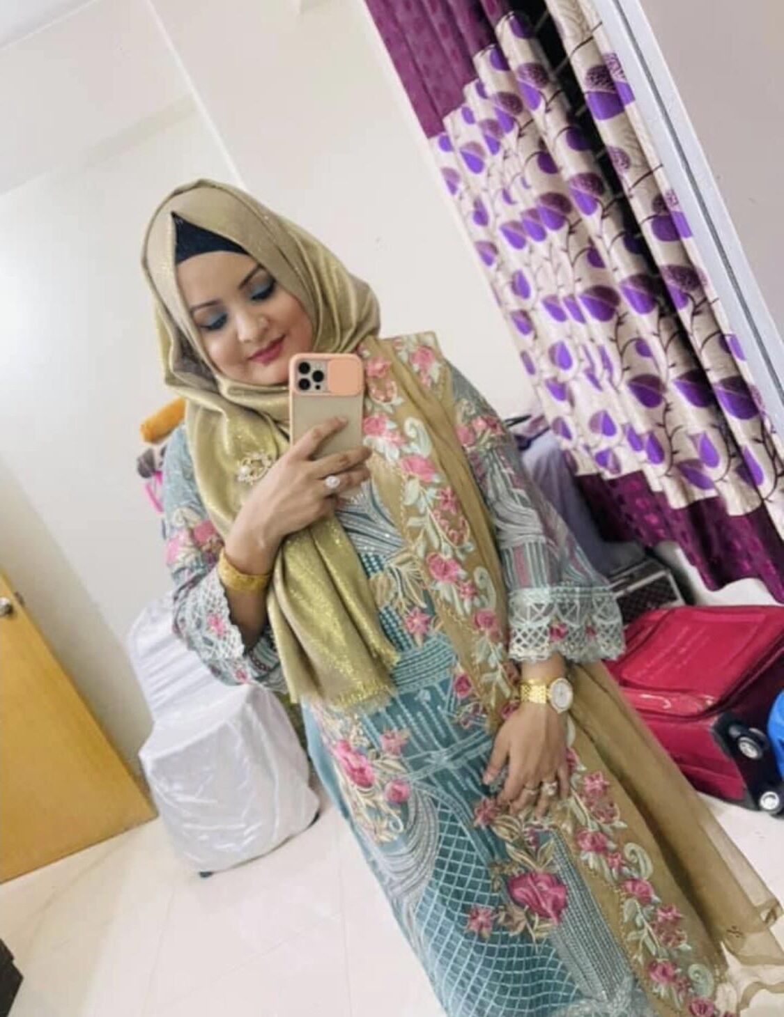 MILF hijabi enceinte