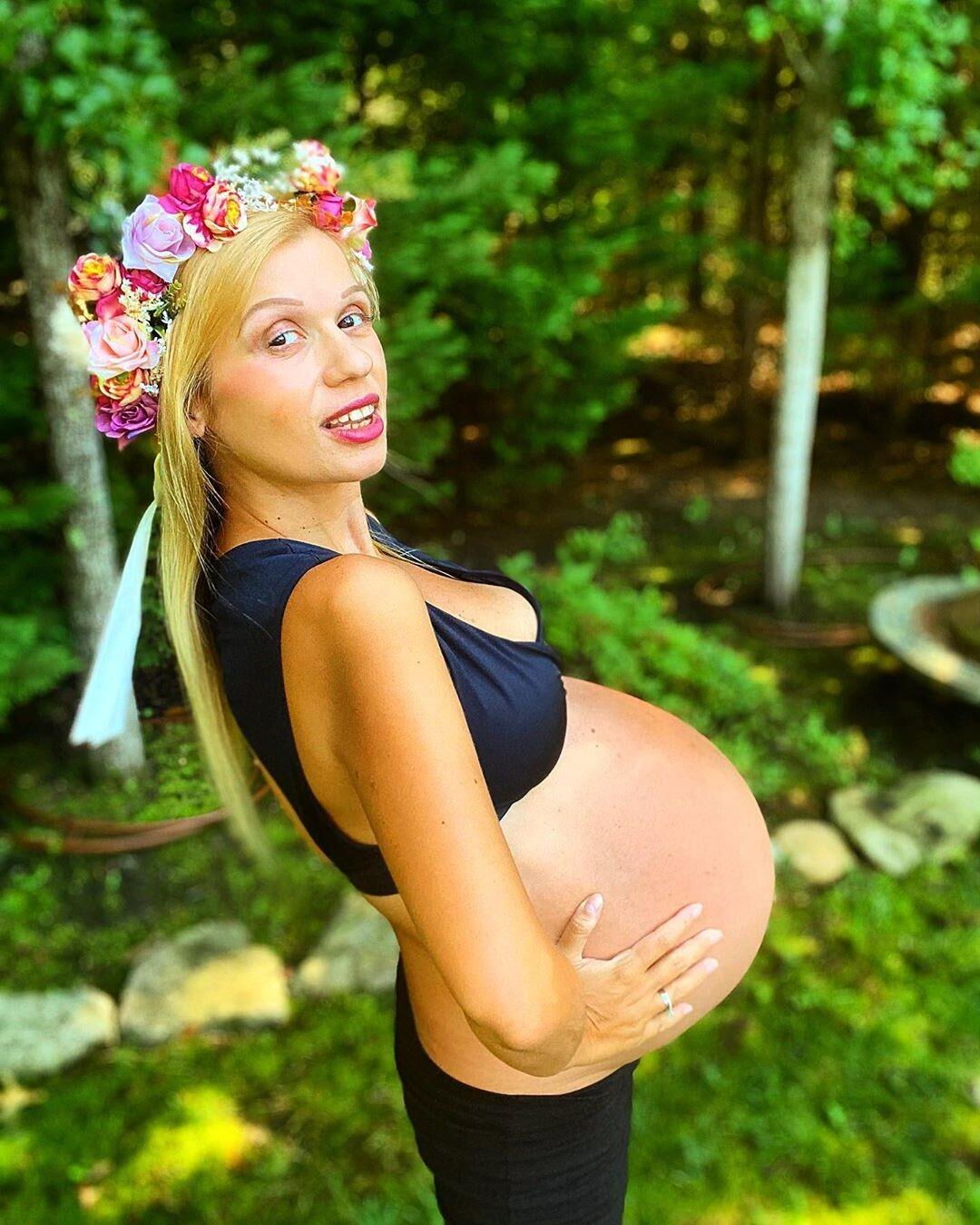 Pregnant Blonde Influencers 2