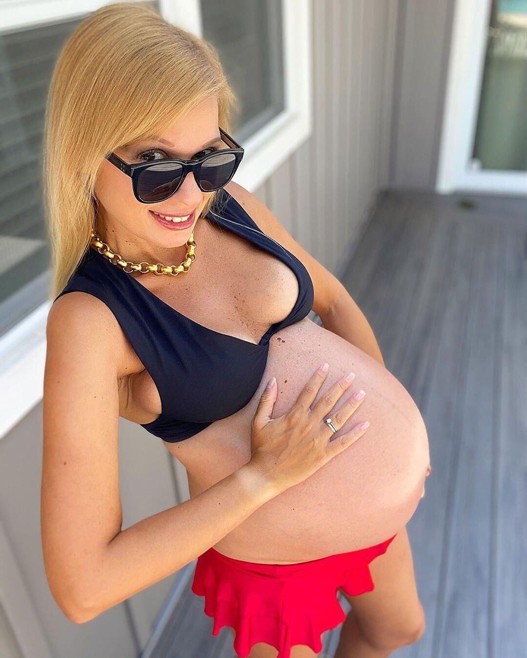 Pregnant Blonde Influencers 2