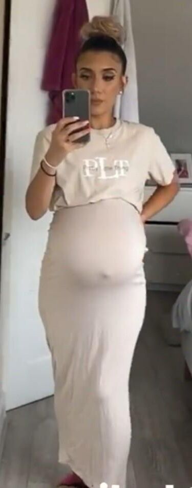 Pregnant Blonde Influencers 2