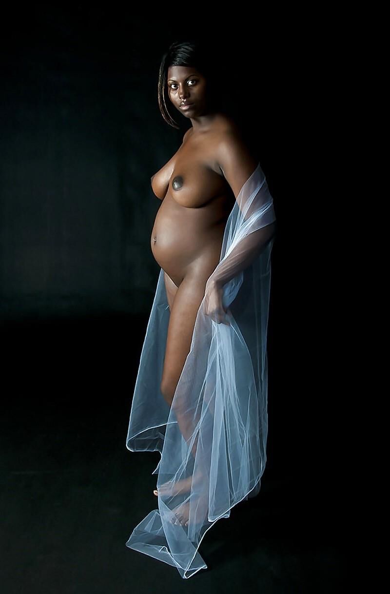 Pregnant black girl nude