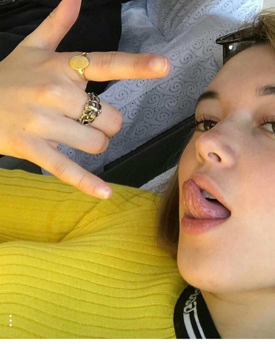 Sarah Snyder es una linda putita 1