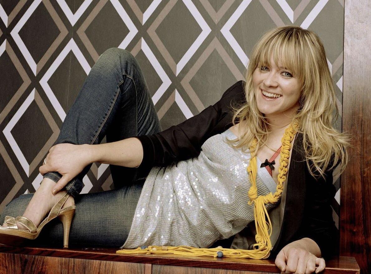 UK celeb Edith Bowman tits out