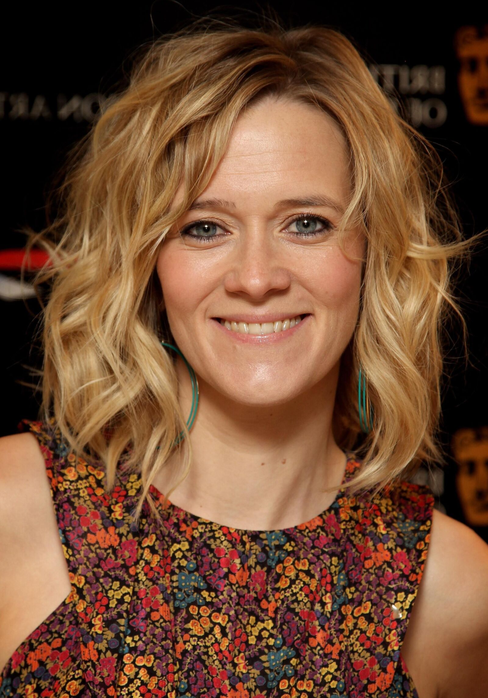 UK celeb Edith Bowman tits out