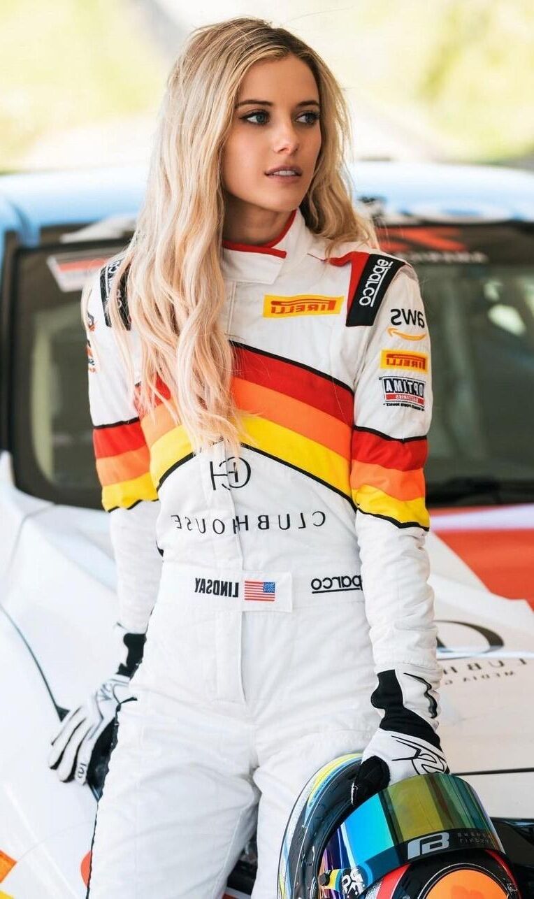 Lindsay Brewer piloto de carreras estadounidense caliente