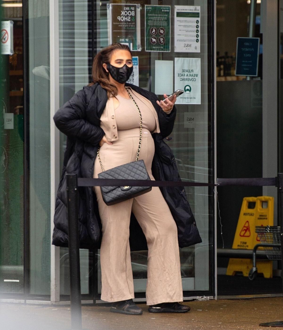 Lauren Goodger (PREGNANT BABES)