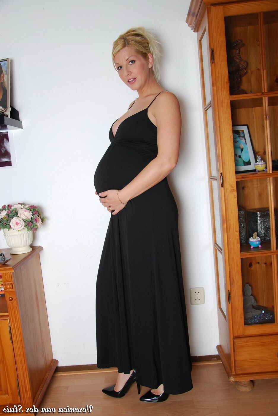 Pregnant Veronica 1