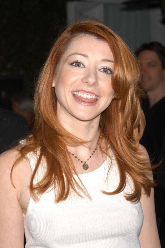 Alyson Hannigan lindas tetas asomando a través de su batidora