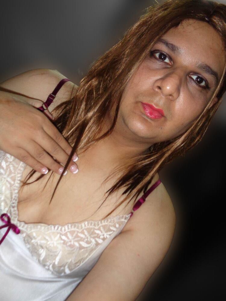 Transexual Monica M Sexy, Guarra