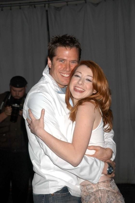 Alyson Hannigan lindas tetas asomando a través de su batidora