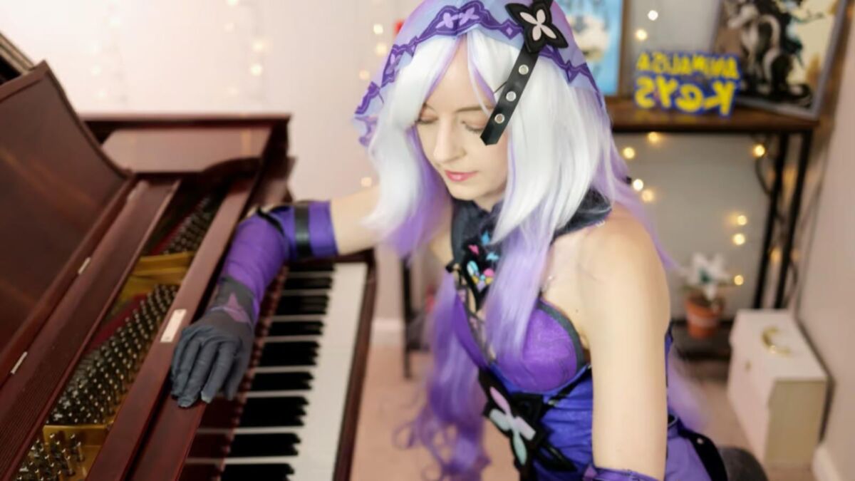 Animalisa Keys plays piano and cosplays