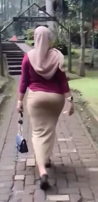 muslim ass is big