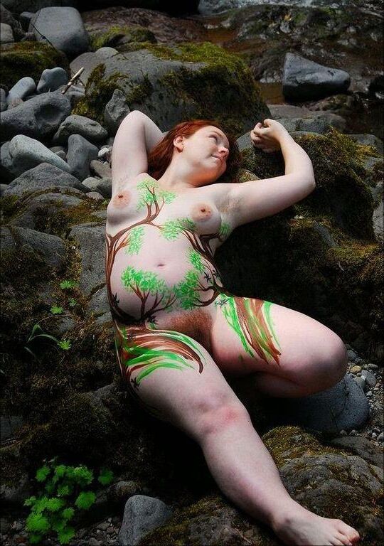 BodyPainting Redhead Preggo Chubby