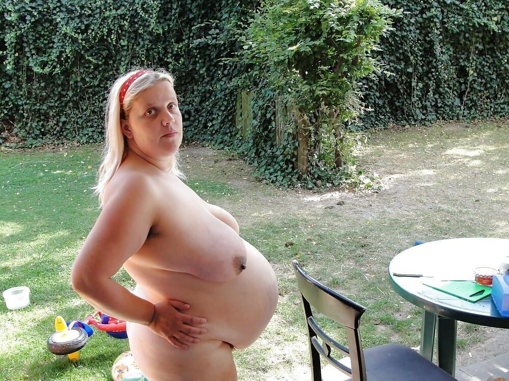 blonde nude and pregnant