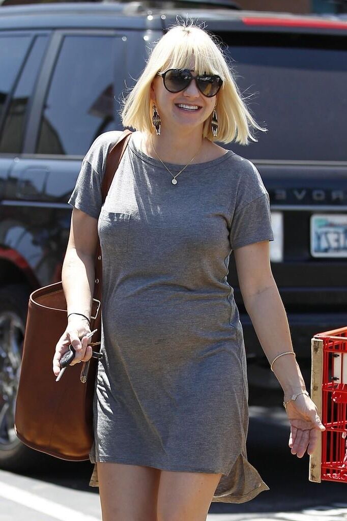 Pregnant Anna Faris