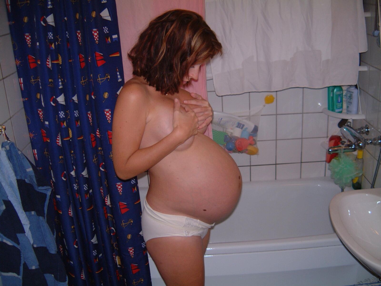 pregnant redhair woman