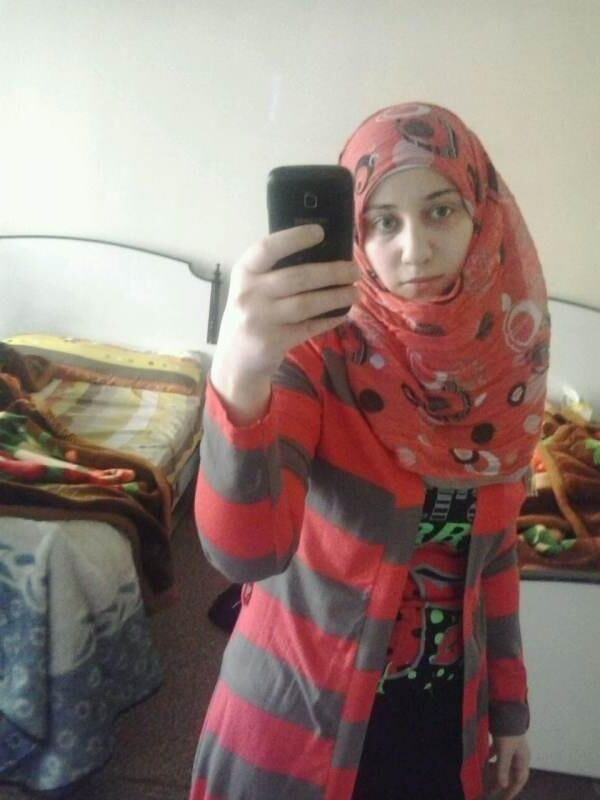 amateur hijabi adolescent