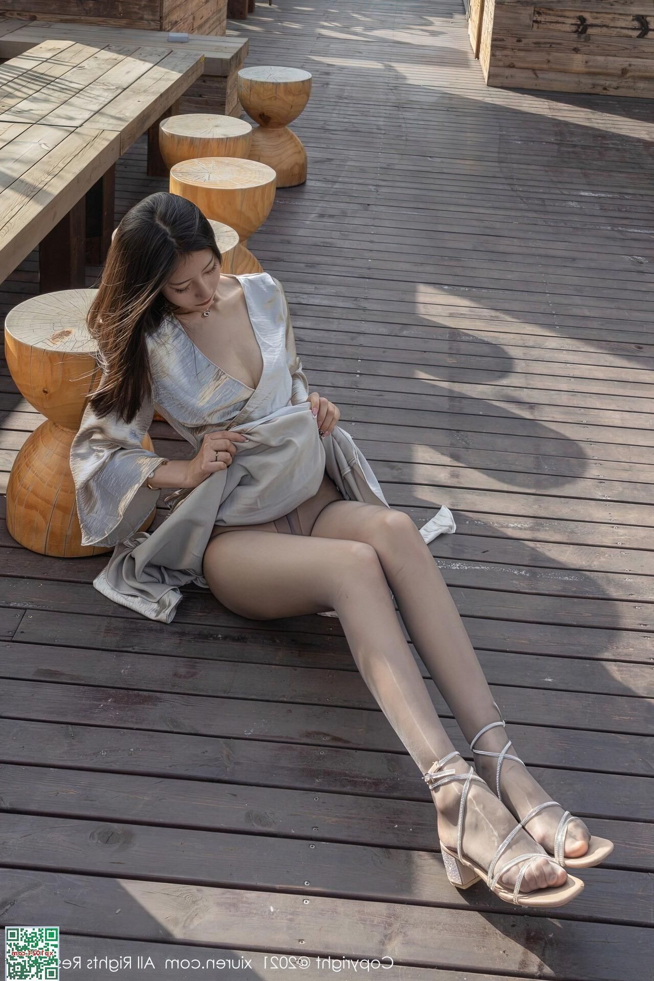 Xiong Xiaonuo lleva un vestido beige