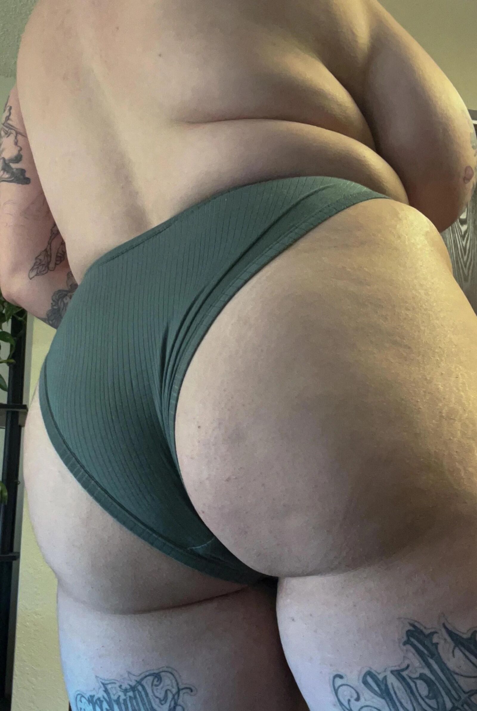 Tattooed Areola Pawg Huge Tits Emmy