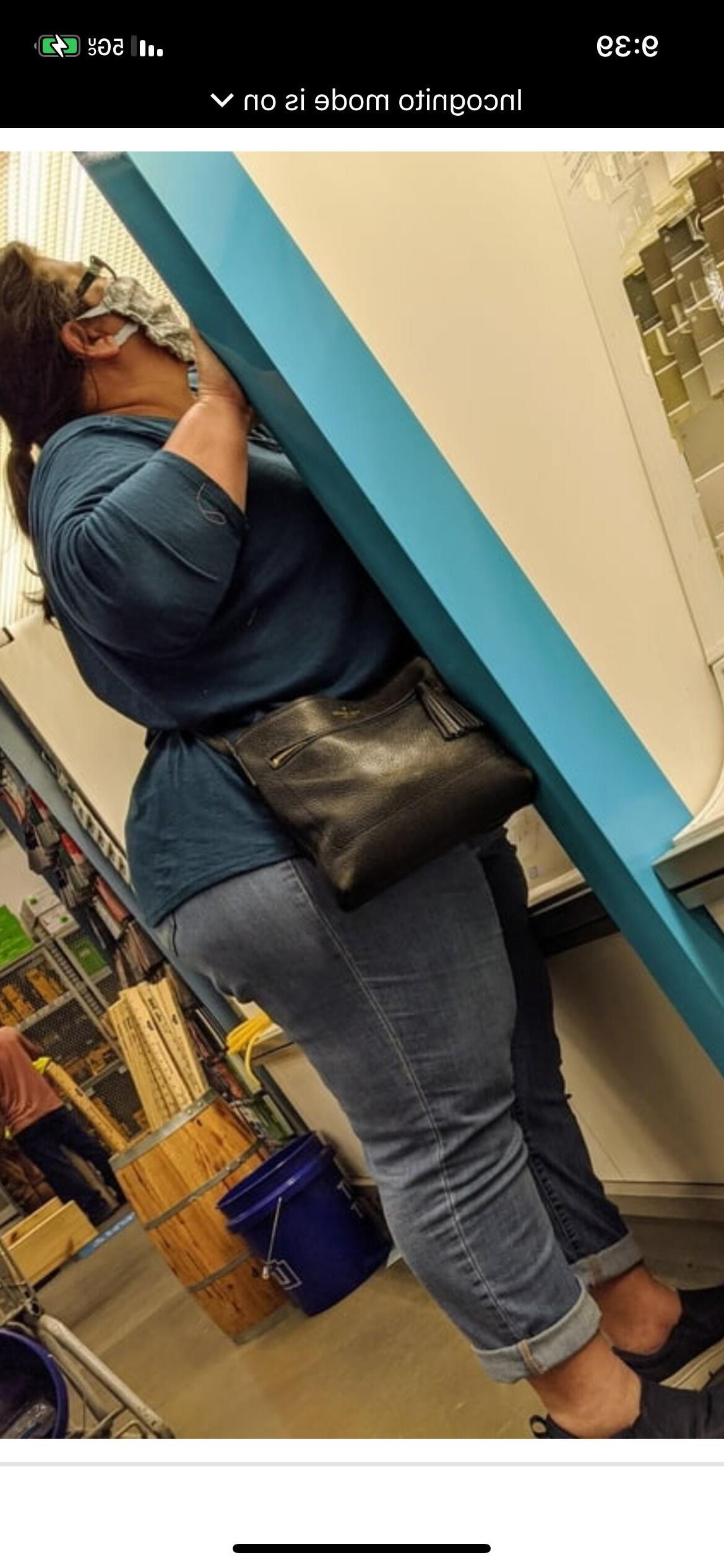 BIG WIDE JUICY THICK MEATY MATURE LATIN ASS IN JEANS