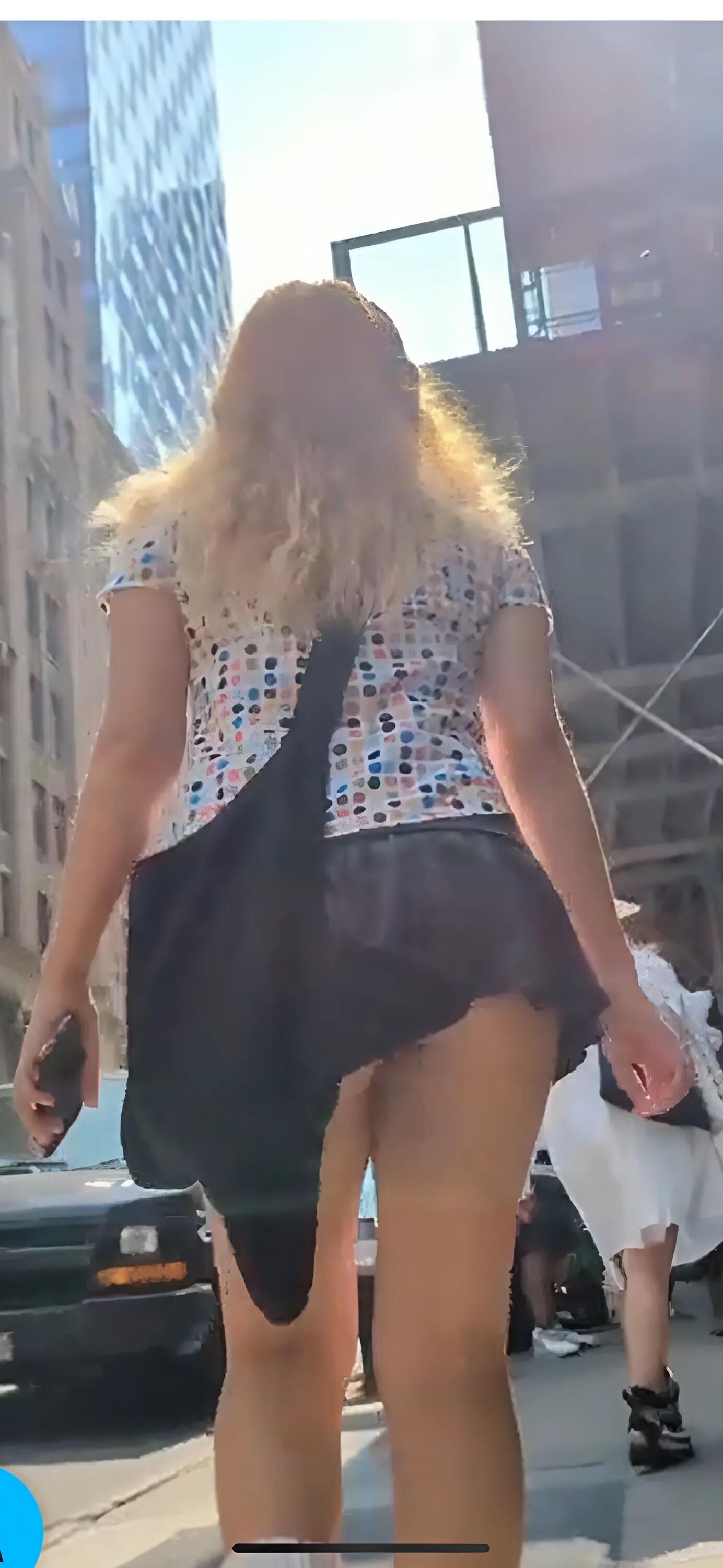 upskirt arrastrándose