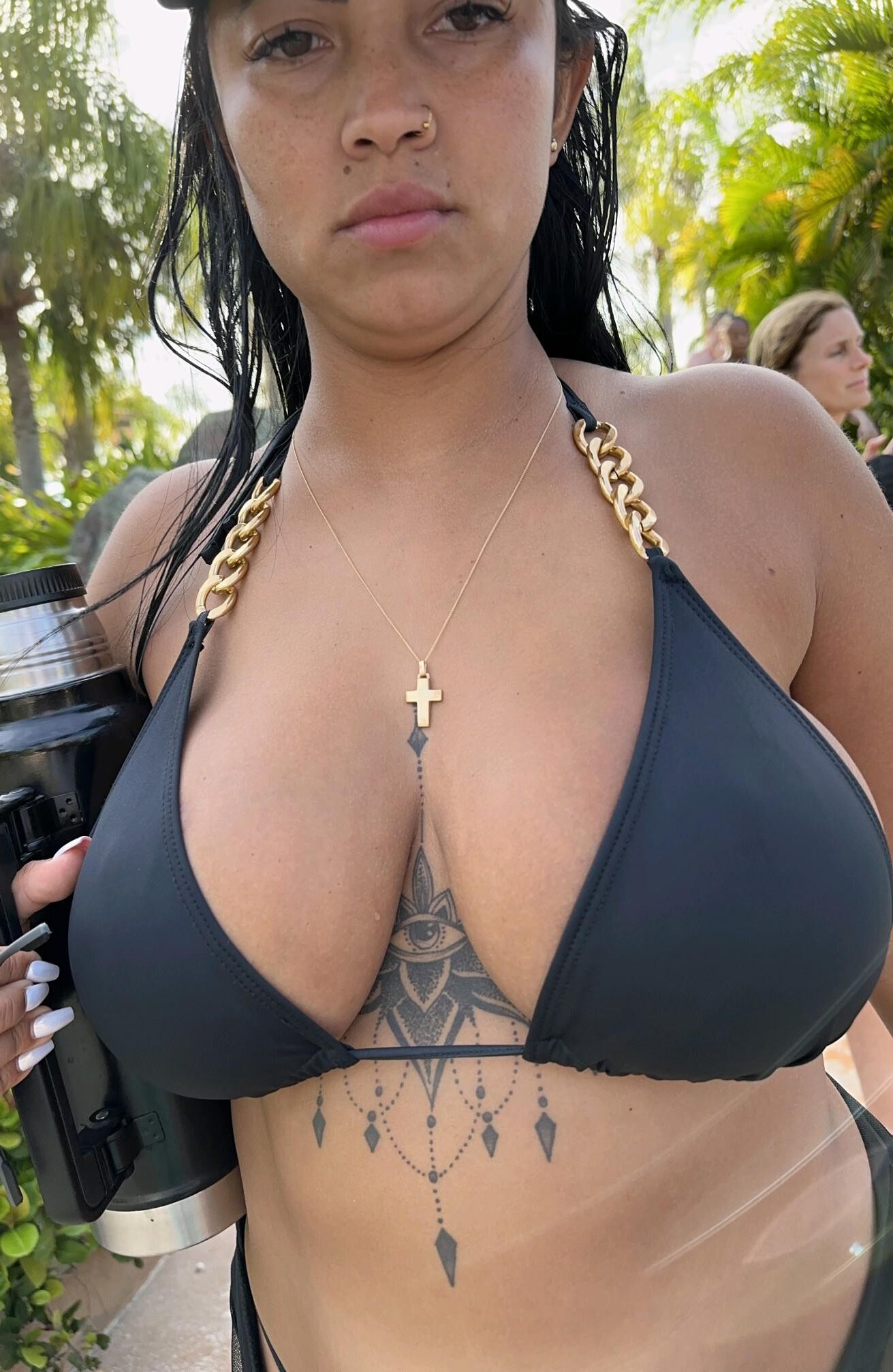 BELLES GROS SEINS EN BIKINI AU WATERPARK