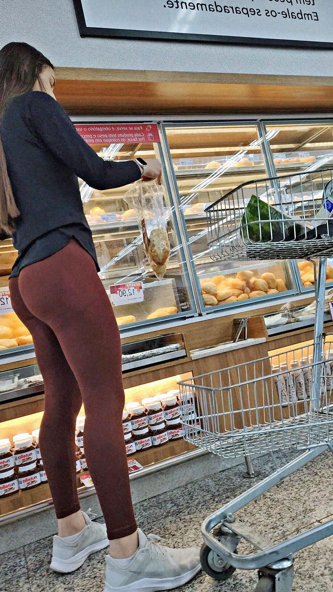 Candid   Yoga pants tight ass in the supermarket