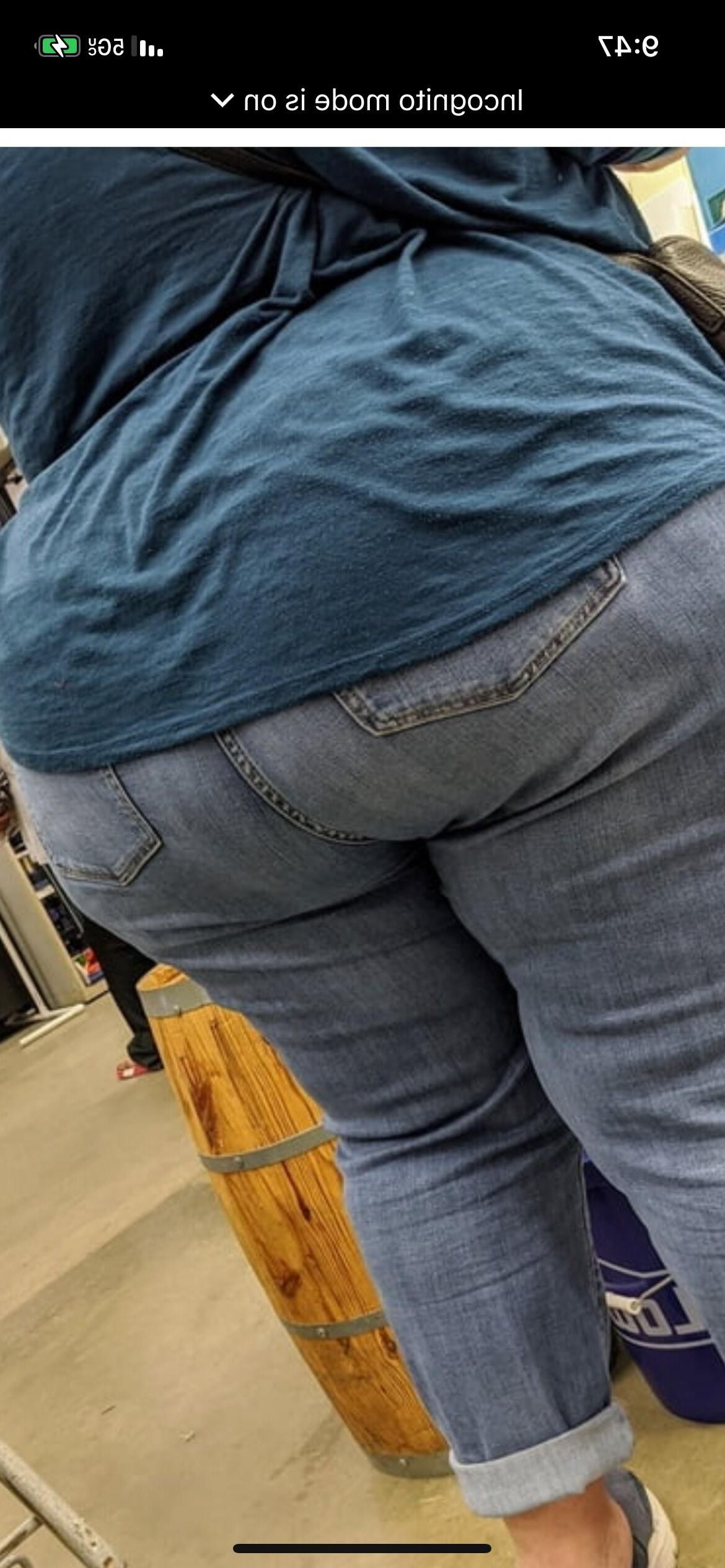 BIG WIDE JUICY THICK MEATY MATURE LATIN ASS IN JEANS