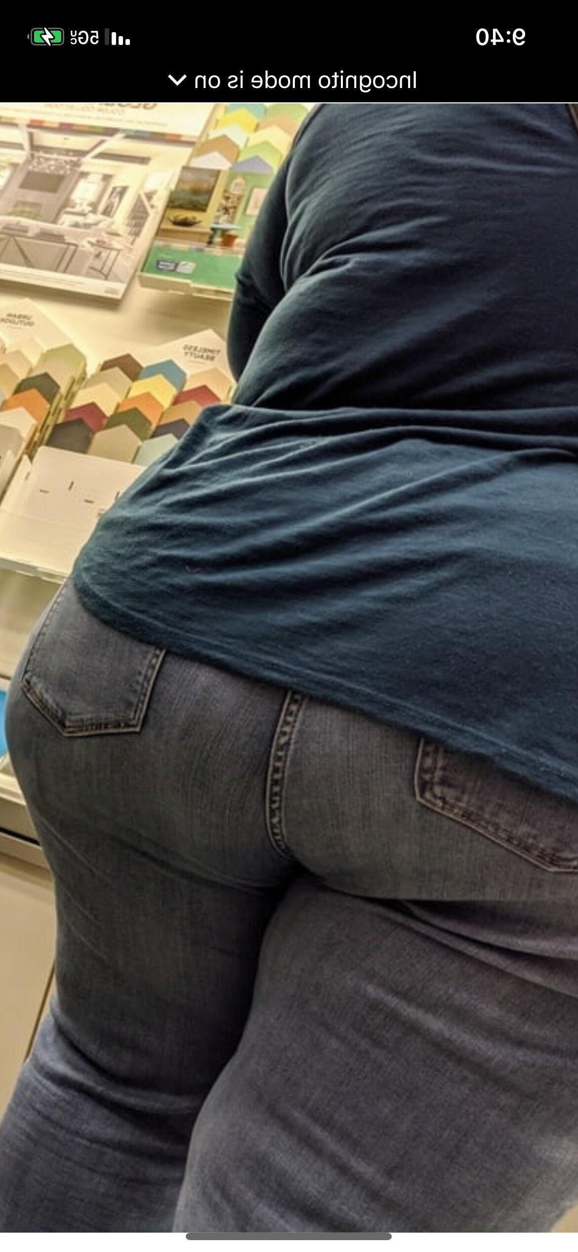 BIG WIDE JUICY THICK MEATY MATURE LATIN ASS IN JEANS