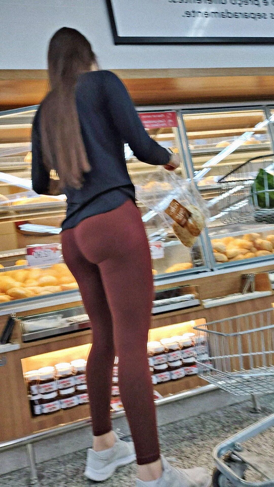 Candid   Yoga pants tight ass in the supermarket