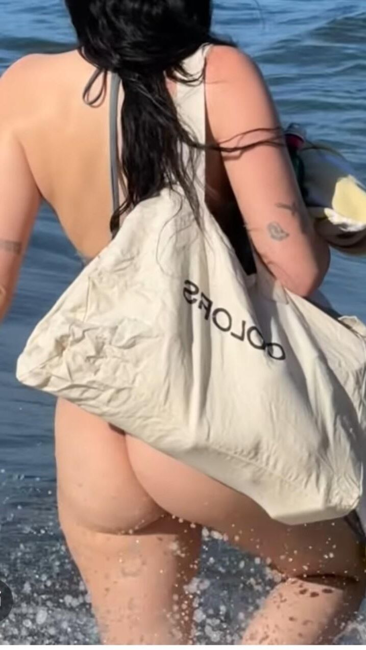 Noah Cyrus Ass