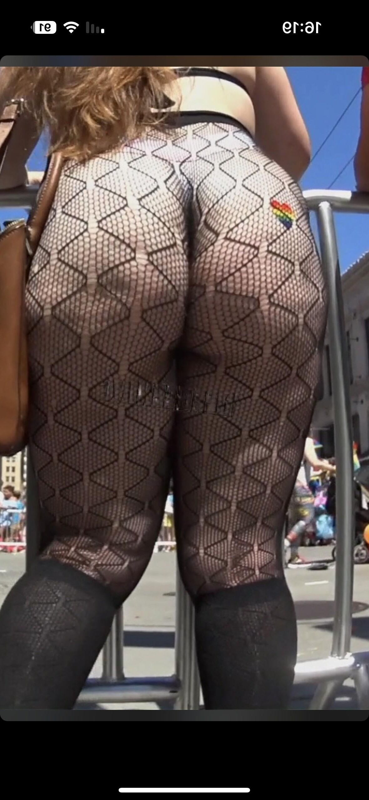 upskirt arrastrándose