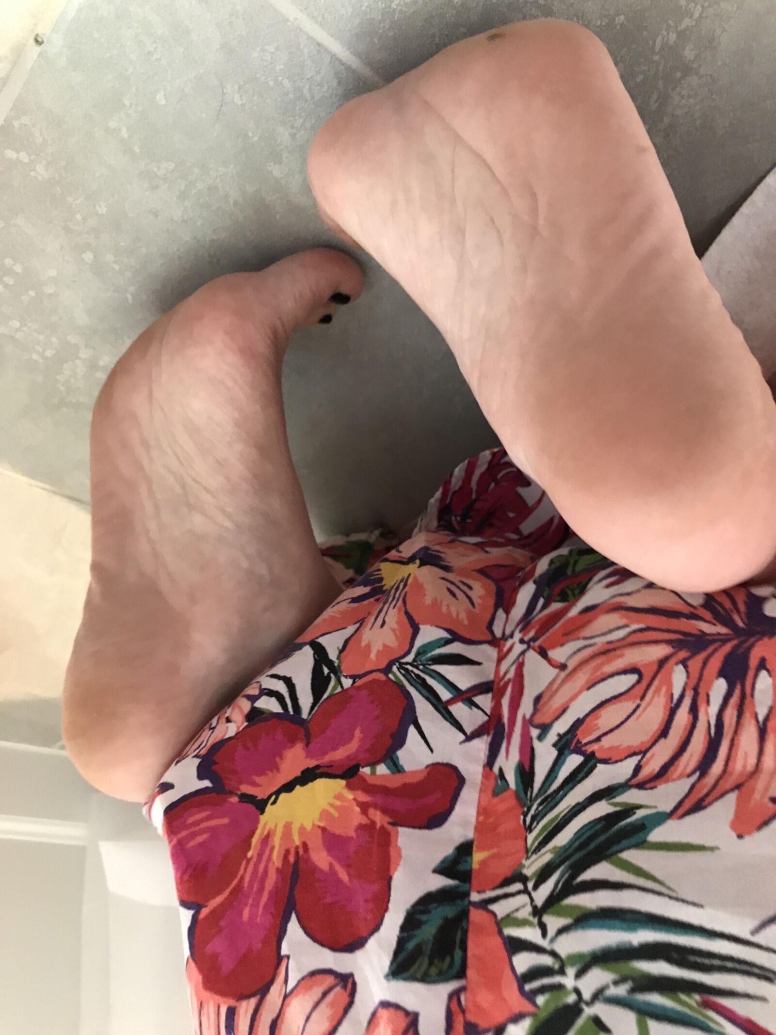 Jennies sexy bare feet