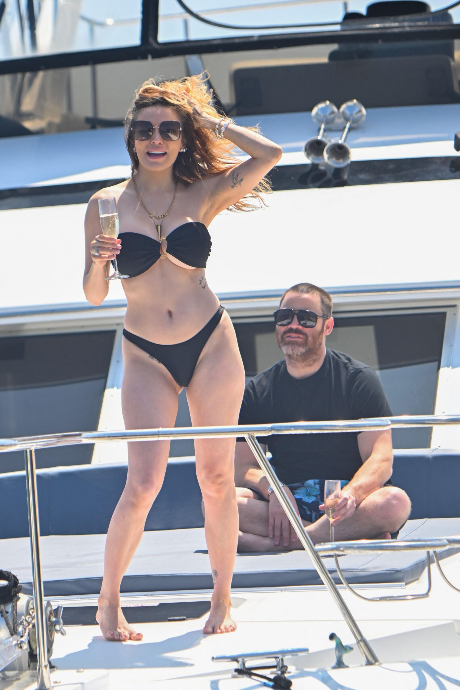 Courtney Stodden en bikini celebra su 30 cumpleaños en un barco