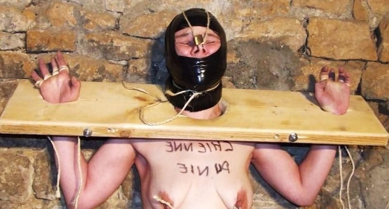 Painslut Slave porte la marque de son maître à vie