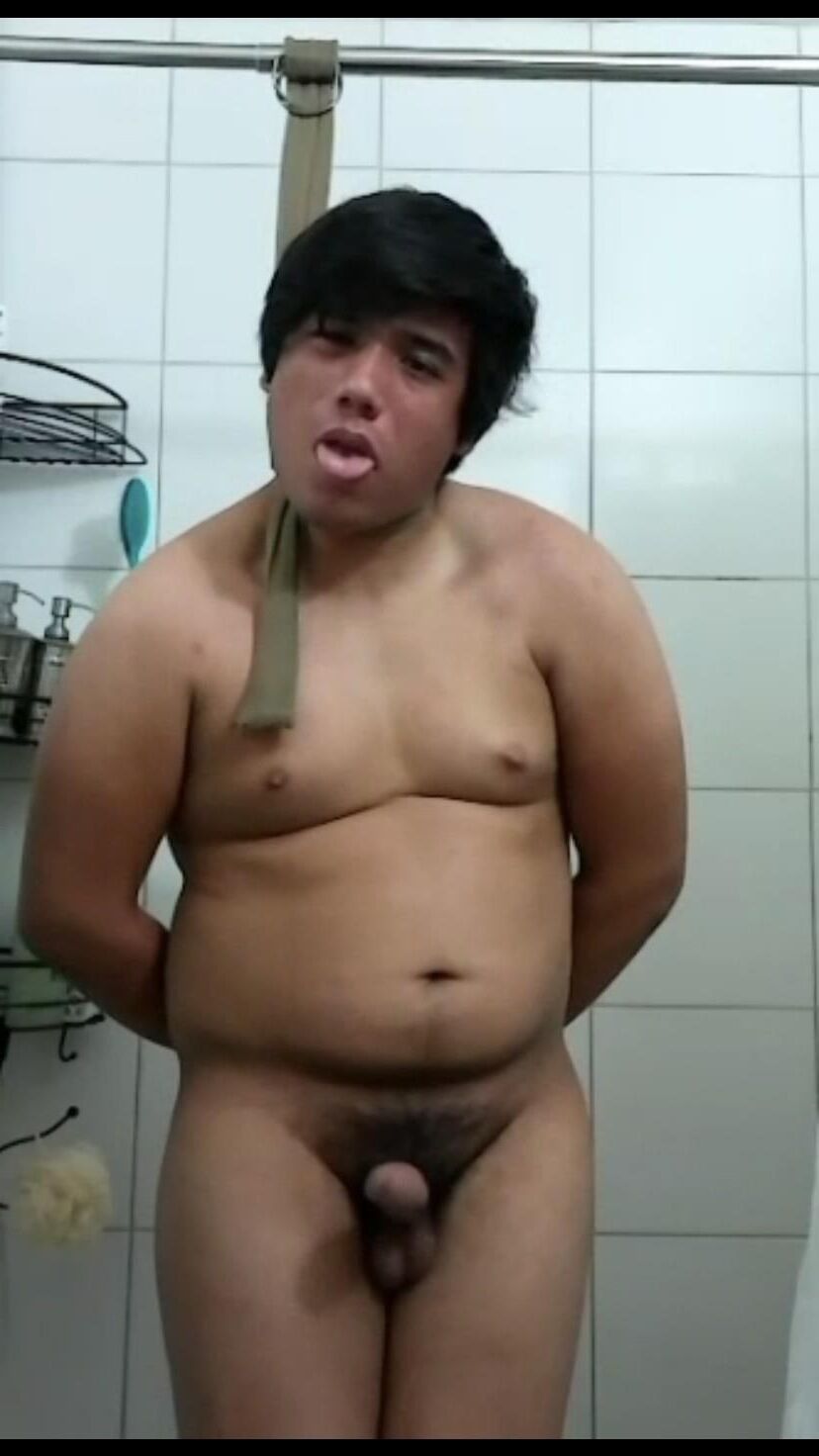 Chico Gordo Ahorcado Desnudo