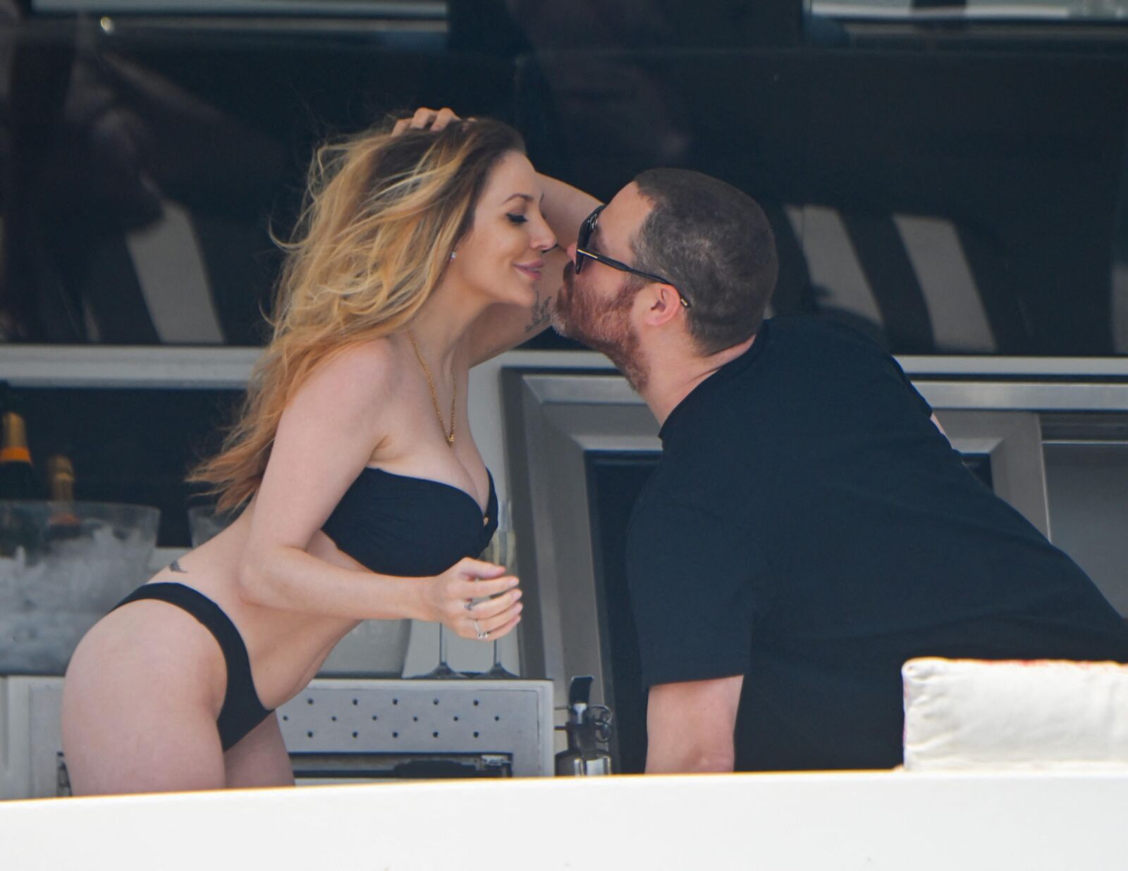 Courtney Stodden en bikini celebra su 30 cumpleaños en un barco