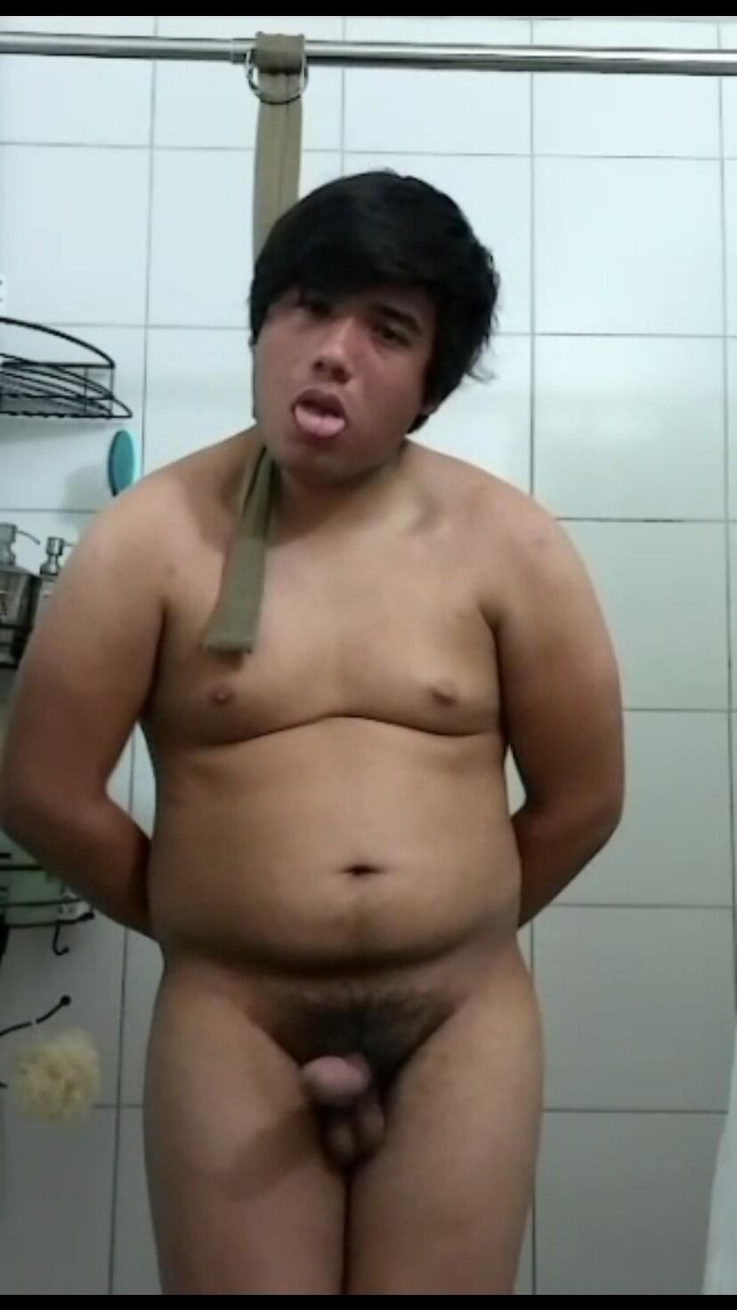 Chico Gordo Ahorcado Desnudo