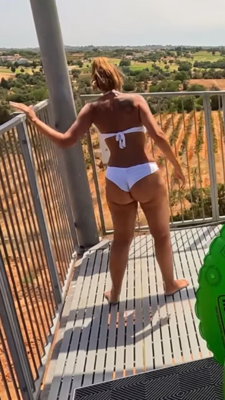 Bikini butts voyeur 