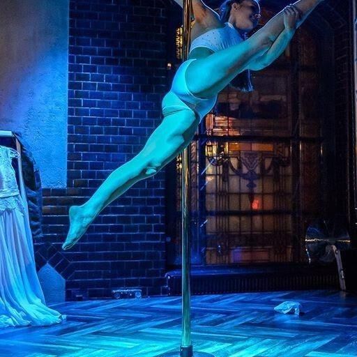 Skinny Polish Poledancer Klaudia EXPOSED