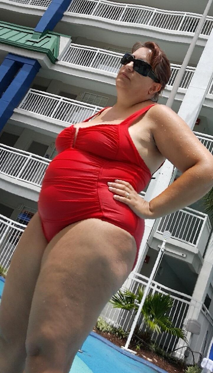 BBW Mature in Red