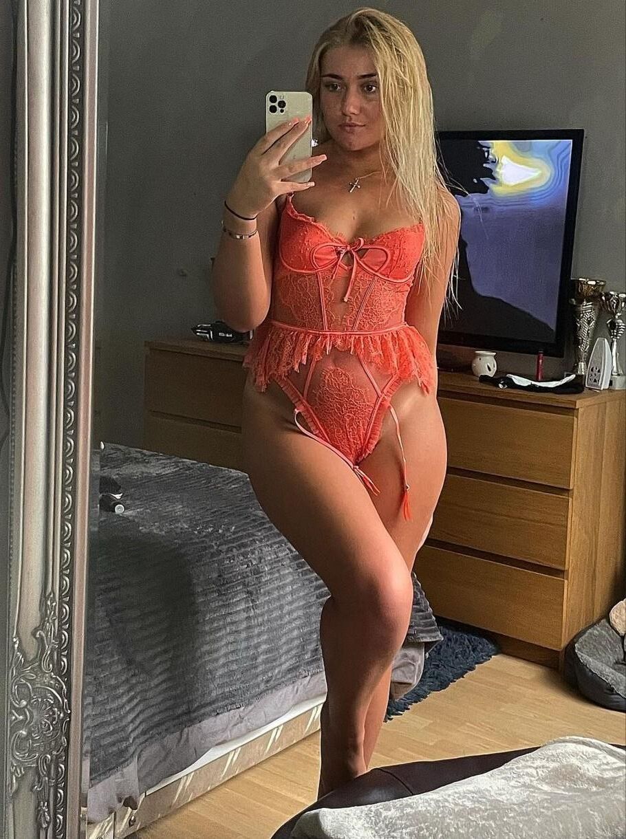 Sexy Blonde Chav Lingerie Selfies