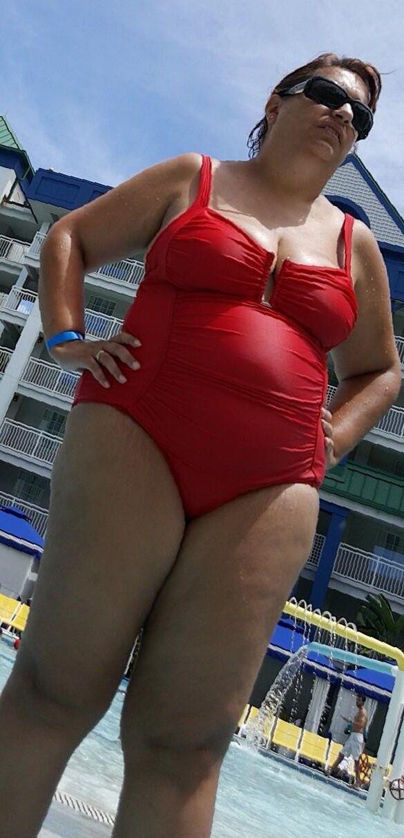 BBW Mature in Red