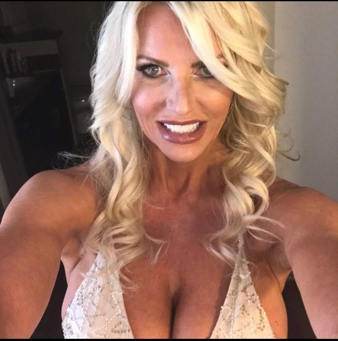 Amo a las verdaderas mamás bimbo milf