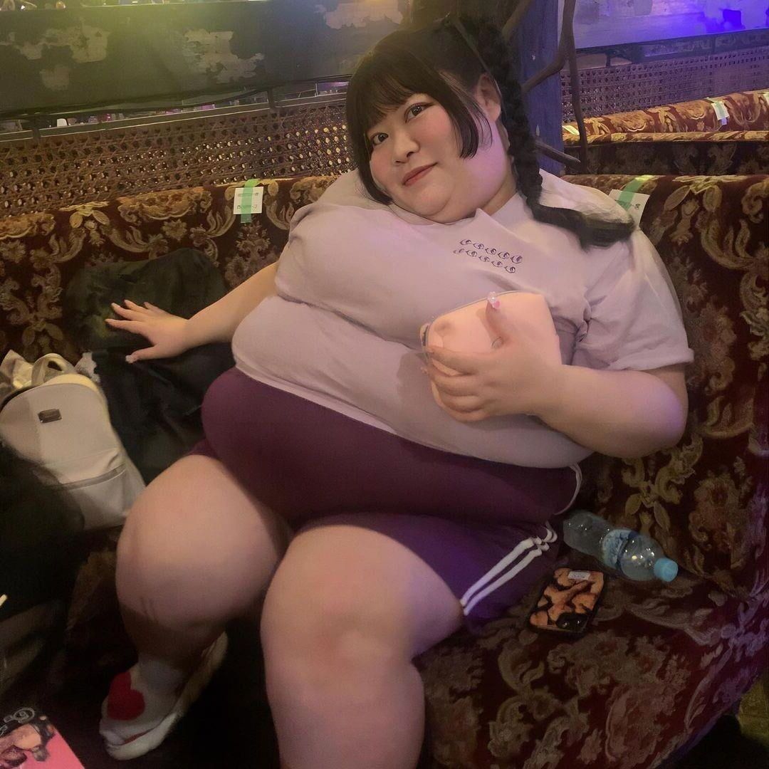 Kitty Pocha  Japanese BBW with FAT legs 